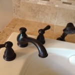 R_Roman-Tub-Faucet-With-Handshower